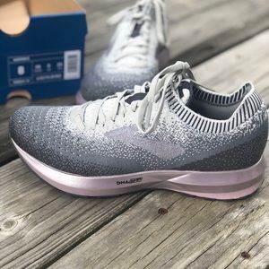 NIB Brooks Levitate 2